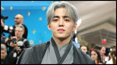  SEVENTEEN's S. Coups makes an official debut at the red carpet; the fans laud the appearance