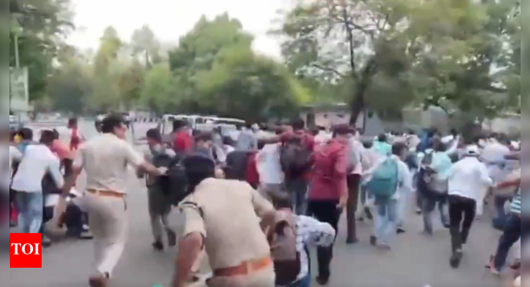 वॉच: BPSC Compirats, Bhara House के बाहर LATHI-BLESSED, PATNES में नीतीश कुमार भारत समाचार