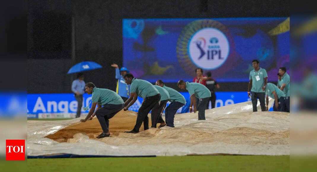 MI vs GT Live Score: Match interupted by rain, Mumbai ahead on DLS