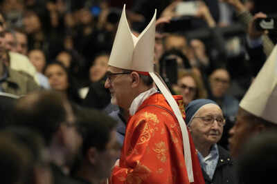 Cardinals locked inside Sistine Chapel as conclave begins