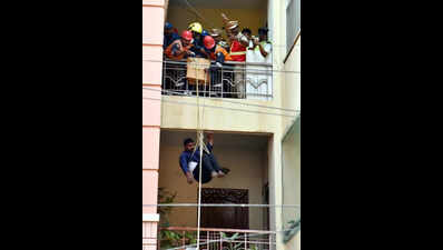 Simulated bomb drill tests readiness at Marredpally apartment