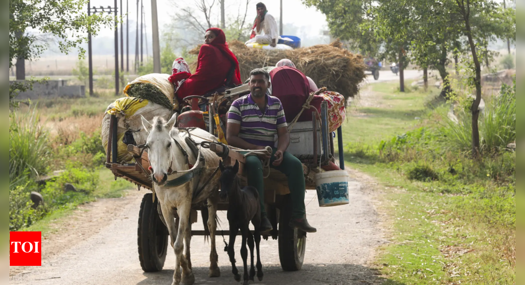 Families start evacuating women, kids and elderly from villages bordering Pakistan