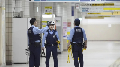Man with knife slashes two at a Tokyo station