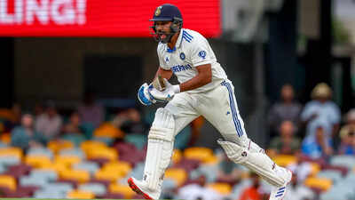  Ajinkya Rahane reacts to Rohit Sharma's sudden retirement - WATCH