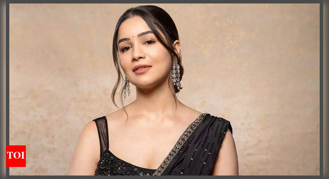 सारा तेंदुलकर ने सिदंत चटुर्सी की तारीखों के बारे में अफवाहों की पृष्ठभूमि के खिलाफ बॉलीवुड की अपनी बड़ी शुरुआत के बारे में संदेशों के बारे में बात की; दबाव के बारे में बात हमेशा अच्छी लगती है | सारा तेंदुलकर ने सिदंत चटुर्सी की तारीखों के बारे में अफवाहों की पृष्ठभूमि के खिलाफ बॉलीवुड की अपनी बड़ी शुरुआत के बारे में संदेशों के बारे में बात की; दबाव के बारे में बात हमेशा अच्छी लगती है |