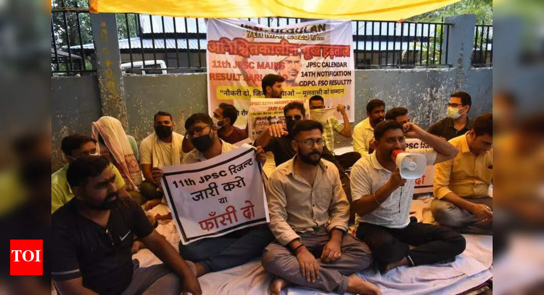 JPSC aspirants on indefinite hunger strike | Ranchi News - Times of India