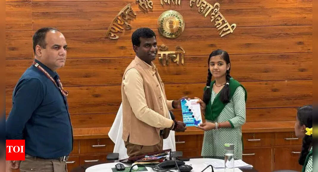 Child reporters meet Ranchi DC | Ranchi News - Times of India