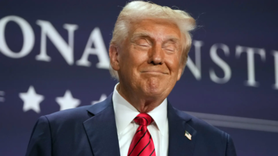 US president slams Fed chief for not cutting rates