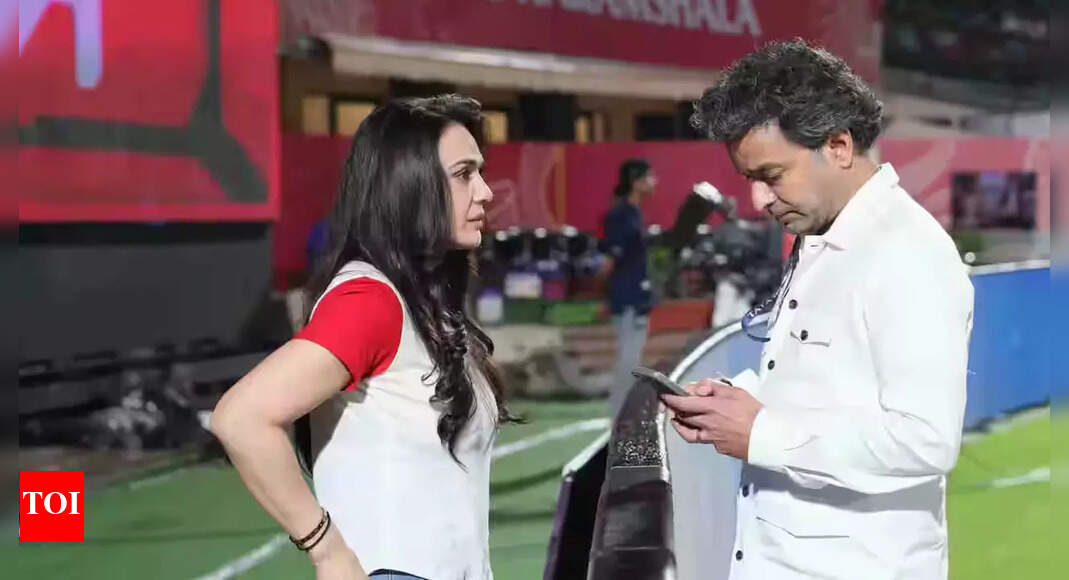 Evacuate now! IPL Chairman rushes onto field during PBKS vs DC match
