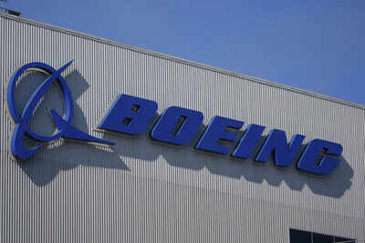 UK to buy 30 jets worth $10 billion from Boeing; similar number from Airbus