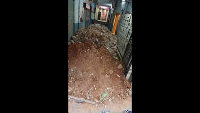 Debris dumped overnight block access to silk market in Bengaluru