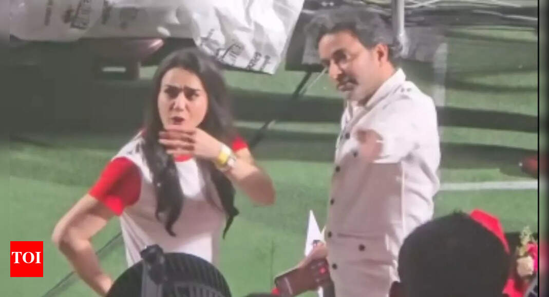 Priti Zinta प्रशंसकों को स्टेडियम छोड़ने के लिए बुलाता है, क्योंकि IPL मैच रद्द कर दिया गया है आधे रास्ते में | हिंदी पर फिल्म समाचार