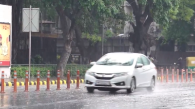 Heavy rain lashes parts of Delhi