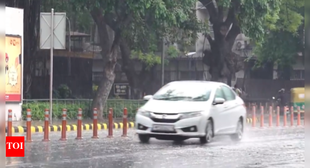 Heavy rain lashes parts of Delhi