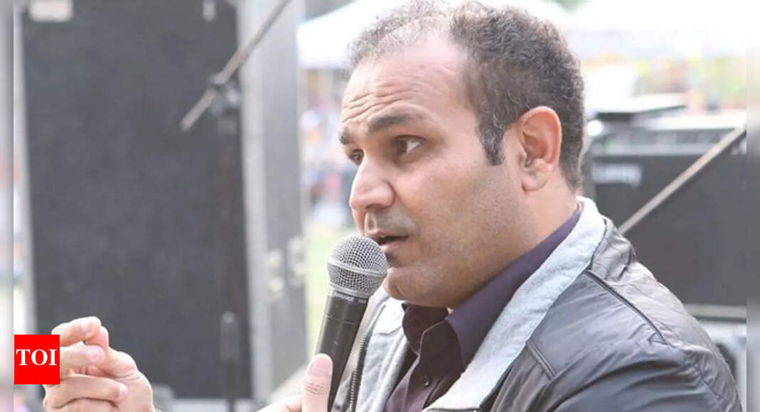 'K***e ki dum tedi ki tedi ... ': Sehwag attacks Pakistan