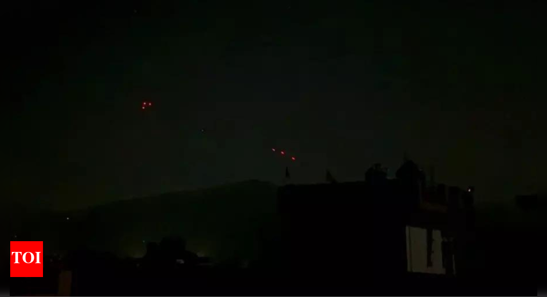 डोनाल्ड ट्रम्प ने भारत-पाकिस्तान के संघर्ष विराम के लिए ऋण का दावा किया है; सरकार ने कहा कि पाकिस्तान से संपर्क करने के बाद समझौते से संपर्क किया गया है। भारत समाचार