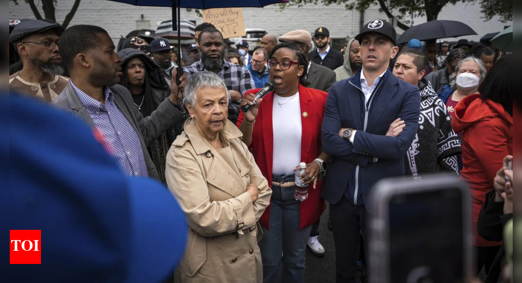 Lawmakers who protested at Newark detention centre could be charged after 'mob' scene