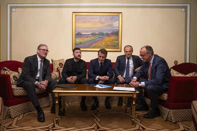 Ukrainian president welcomes Russian overtures, but says ceasefire must come before peace talks