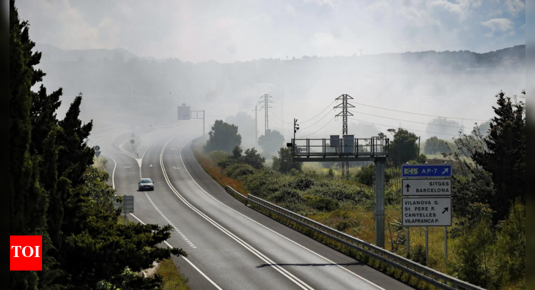 Spain: Curbs lifted after toxic smoke confined thousands | World News - Times of India Spain: Curbs lifted after toxic smoke confined thousands | World News - Times of India