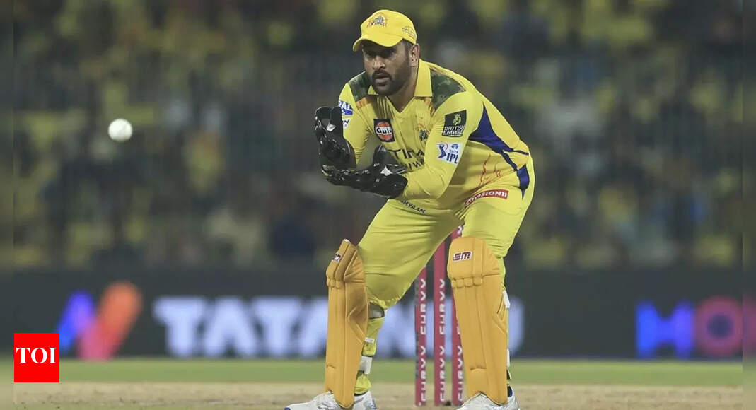 मिस डोनी को एक शांत श्रद्धांजलि? CSK कप्तान एक निम्न स्तर के साथ यात्रा करता है, लेकिन उसकी टी-शर्ट एक हाई-प्रोफाइल संदेश-लुक भेजती है क्रिस्टेट समाचार