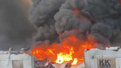 Fire breaks out at warehouse complex in Thane's Richland Compound