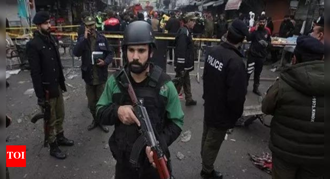 파키스탄 카이베르 파크툰크와에서 자살 폭탄 테러로 경찰 2명이 사망했다. 세계 뉴스 – Times of India