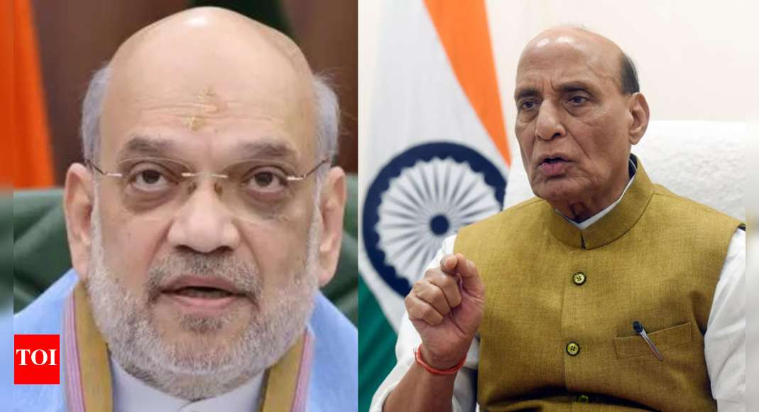 अमित शाह, राजनत सिंह ने प्रधानमंत्री का स्वागत किया