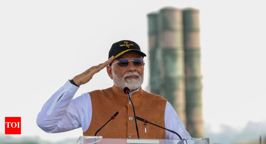 मोदी प्रधानमंत्री ने पाकिस्तान के कुछ दिनों बाद एडमपुर एयर बेस में एस -400 मिसाइल सिस्टम के सामने बताया कि यह दावा किया गया था कि इसे नष्ट कर दिया गया था भारत समाचार