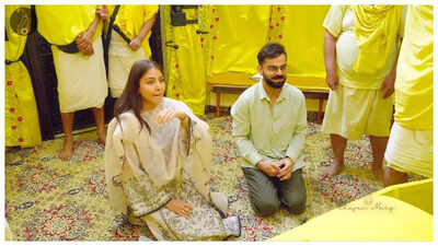 अनुष्का शर्मा एक परीक्षण रोने से सेवानिवृत्ति के बाद विराट कोचल के साथ वृंदावन का दौरा करती है; वह प्रीमियम और महाराजा 'क्या नाम जाप से हो जयगा?' - वह वीडियो देखें
