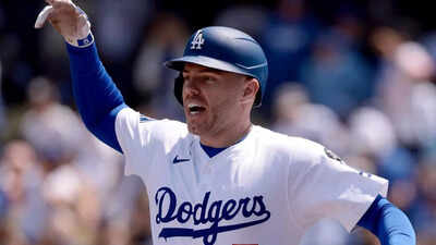 Freddie Freeman earns high praise from soccer legend DeRo for unique play