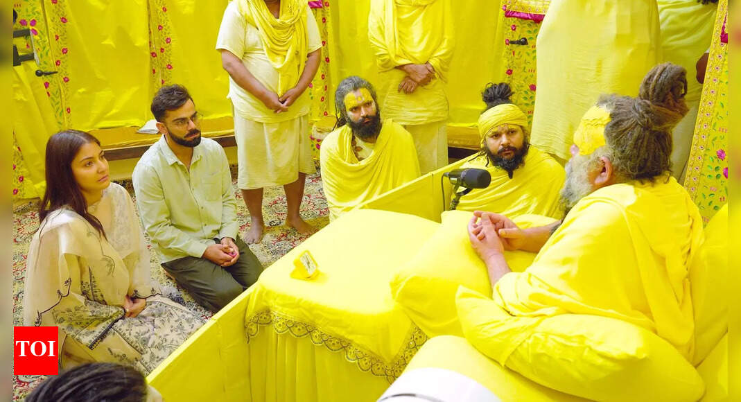 अनुष्का शर्मा विराट कोचली के साथ वृंदावन की आध्यात्मिक यात्रा के दौरान अतिसूक्ष्मवाद लेता है अनुष्का शर्मा विराट कोचली के साथ वृंदावन की आध्यात्मिक यात्रा के दौरान अतिसूक्ष्मवाद लेता है