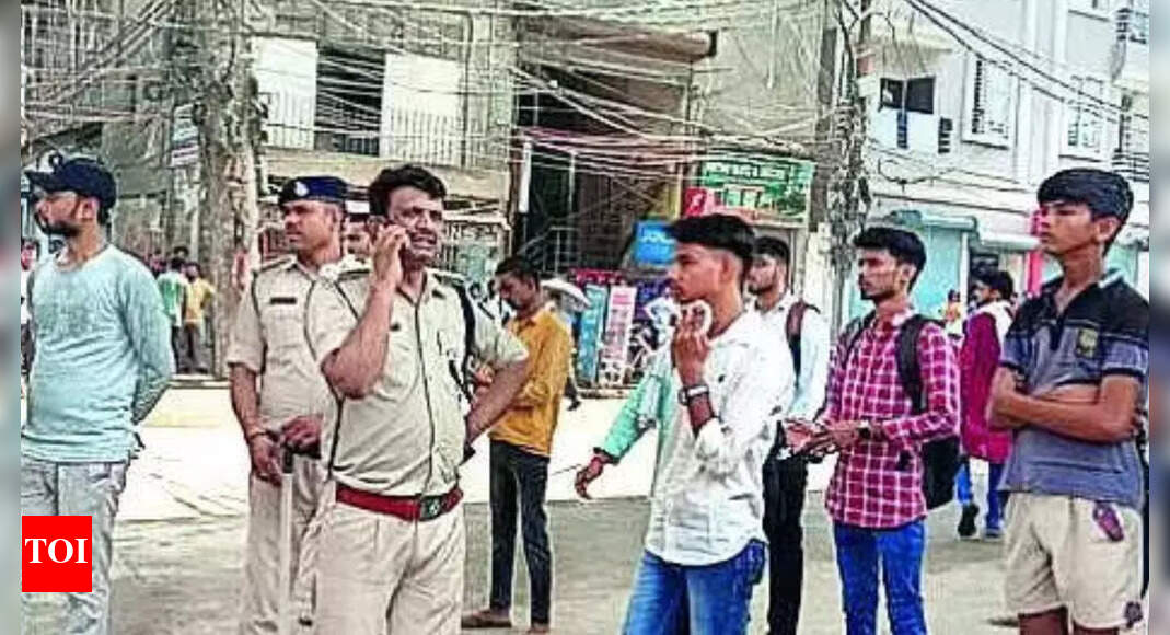 Bombs hurled at Patna college after clash between 2 student groups