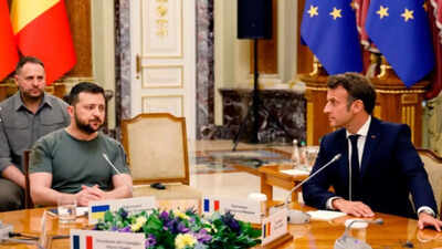 Kremlin criticises French president’s remarks on possible EU-wide nuclear deployment