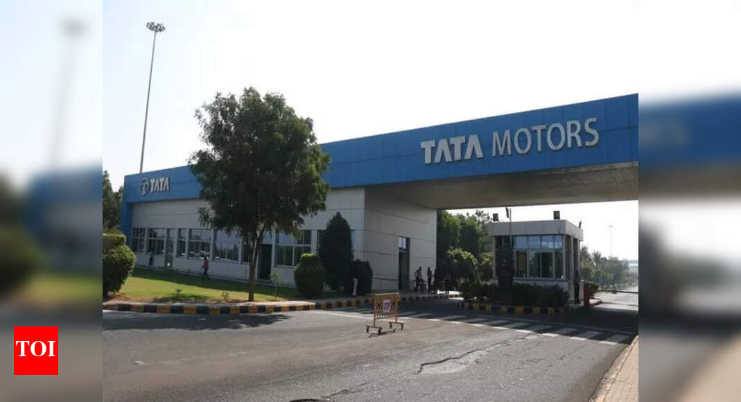 Tata Motors' Q4 Profits Slump, Shares Fall Amidst Uncertainty