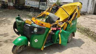 6 dead, 3 injured in UP's Hardoi as auto collides with dumper truck