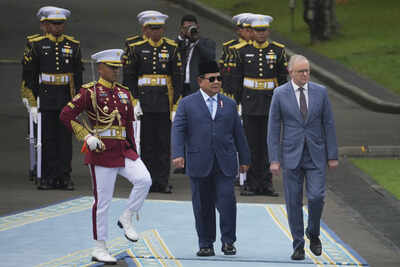 Australian leader visits Indonesia seeking deeper economic and defense ties