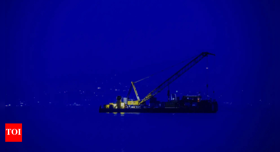 Extreme wind blamed for sinking of superyacht off Sicily last year, British probe says