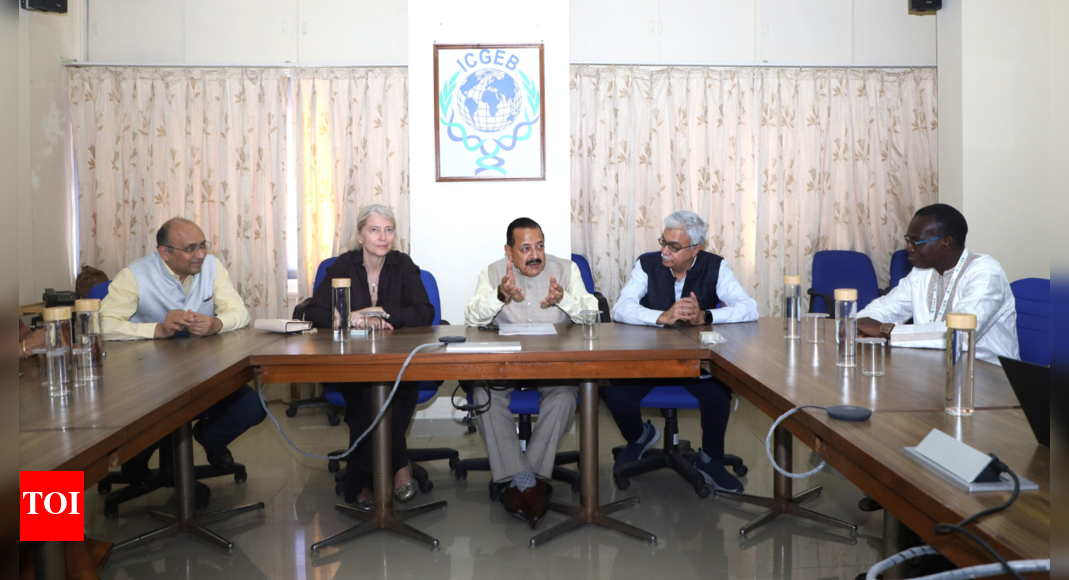 सबसे पहले, भारत अंतरिक्ष में जीवन की स्थिरता का अध्ययन करने के लिए आईएसएस पर बोर्ड पर प्रयोग करेगा