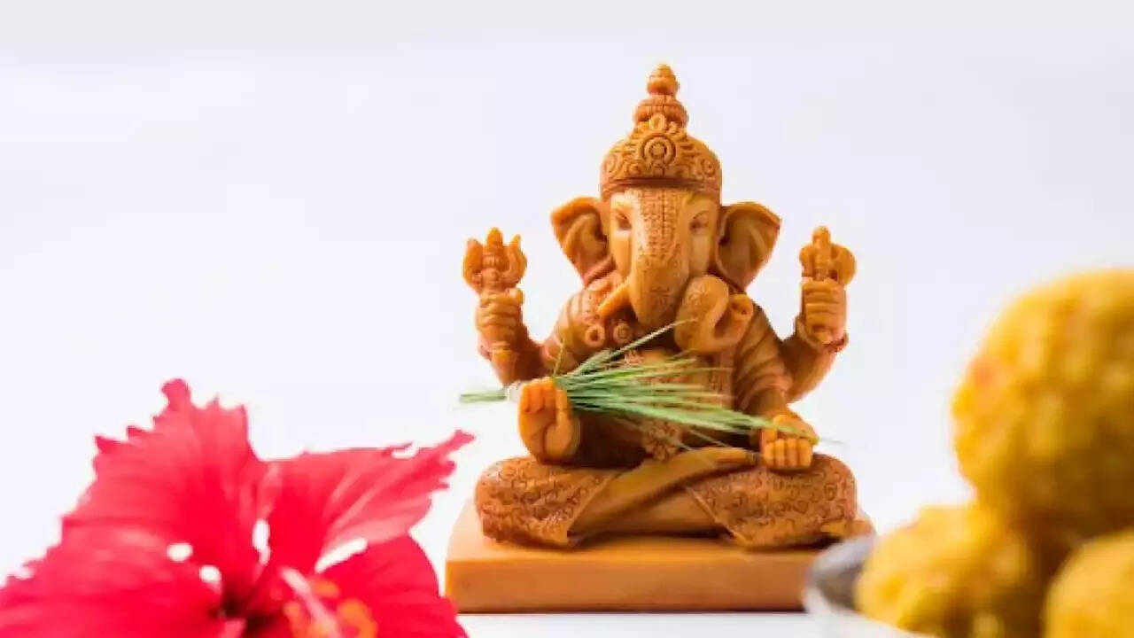 Sankashti Chaturthi 2025: The Silent Strength of Lord Ganesha on a Moonlit  May Night | - Times of India