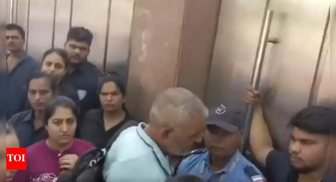 Bouncers at school gate: Parents accuse DPS Dwarka of inhumane practices