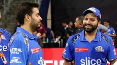  Akash Ambani congratulates Rohit Sharma on Wankhede stand honour