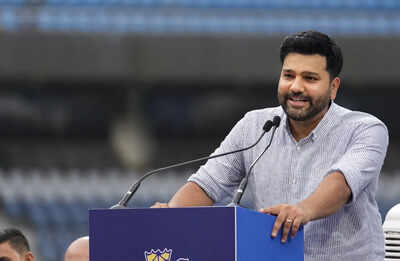 Rohit Sharma 'Smack one there now': Ravi Shastri’s hilarious message to Rohit Sharma at Wankhede goes viral