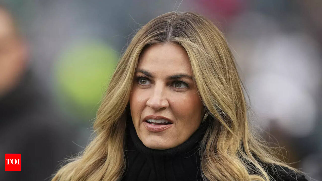 Erin Andrews a bombshell moment captured in time