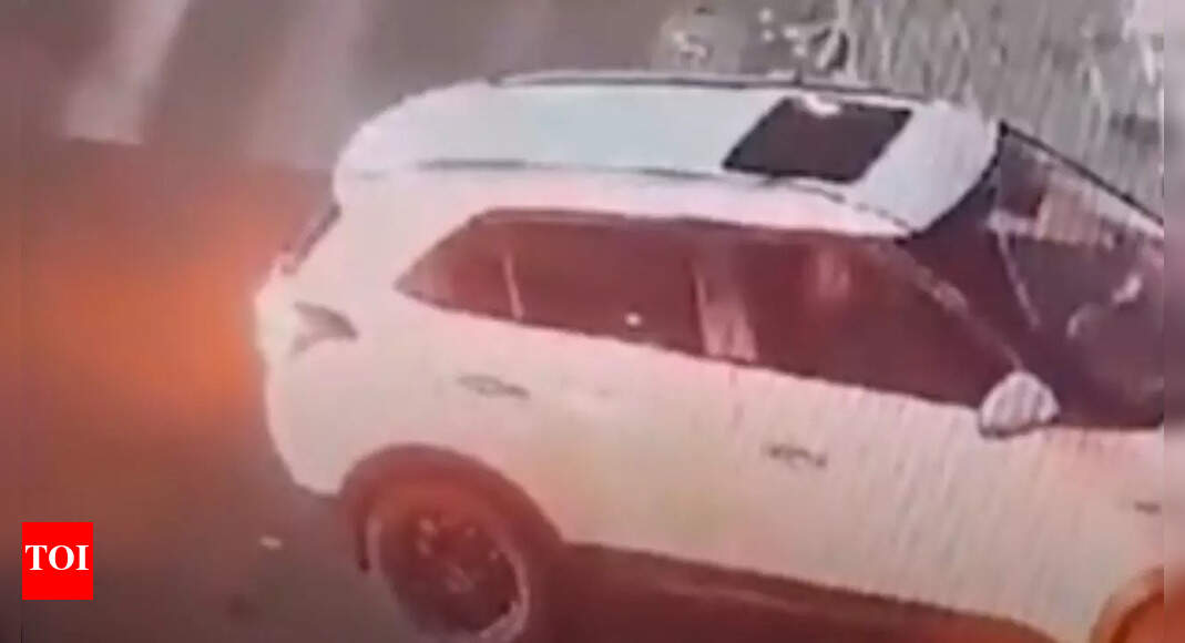 Car runs over techie, killing him, after he refuses to buy cigarettes