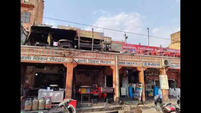 Encroachments choke markets in Walled City