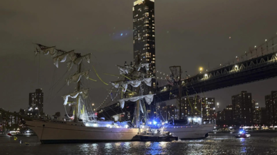 Brooklyn Bridge crash social media reactions: Netizens in disbelief and shock as Mexican Navy ship collides