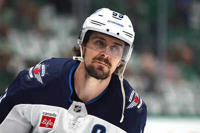 Winnipeg Jets center Mark Scheifele scores in heartbreaking playoff loss after father's early death