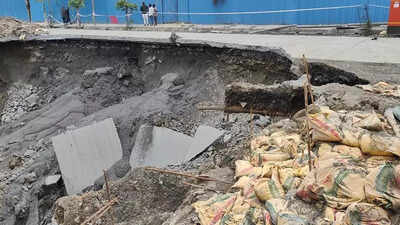Concrete road laid recently caves-in at Bhayandar