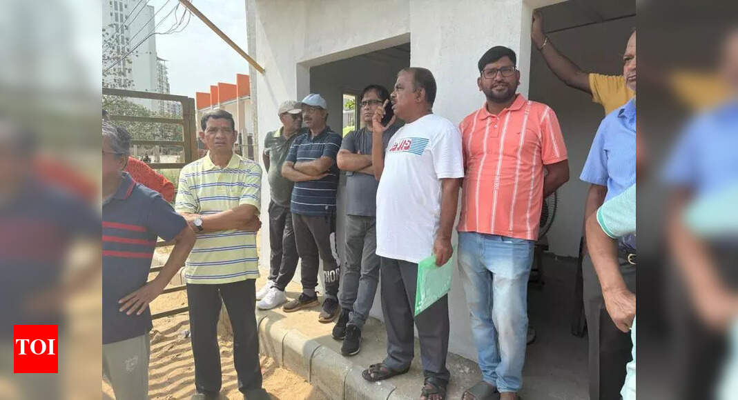 Kalinga Nagar Residents Protest Builder's Common Area Dispute