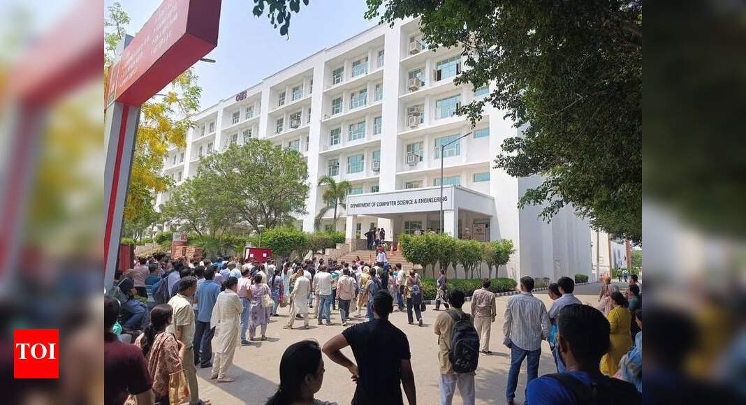 JEE Advanced Exam Delayed at Gharuan Centre Due to Issues